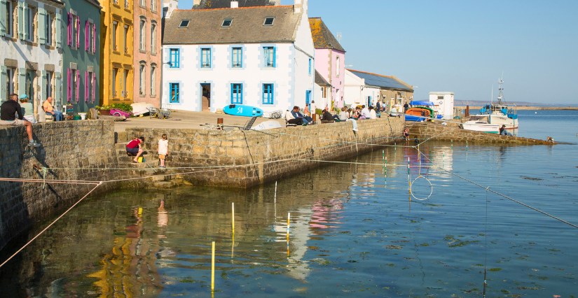 Quai sud ensoleillé - Kidiklik a mis le cap en famille sur l'île de sein : une aventure au bout du monde ! © Laetitia Scuiller