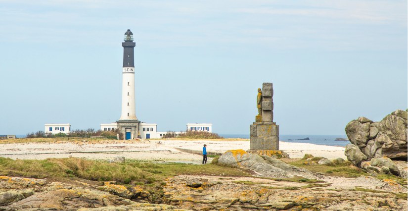 Phare de Goulenez - Kidiklik a mis le cap en famille sur l'île de sein : une aventure au bout du monde ! © Laetitia Scuiller