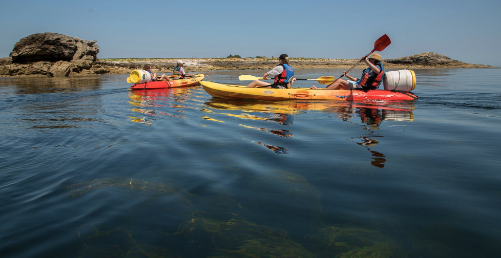 kayak aux Glénan © Laetitia Scuiller
