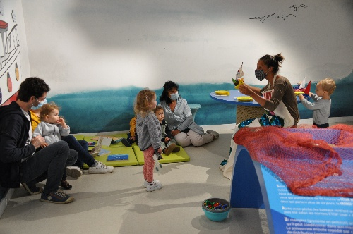 Maman les petits bateaux visite guidée pour les tout-petits au musée de la pêche à Concarneau