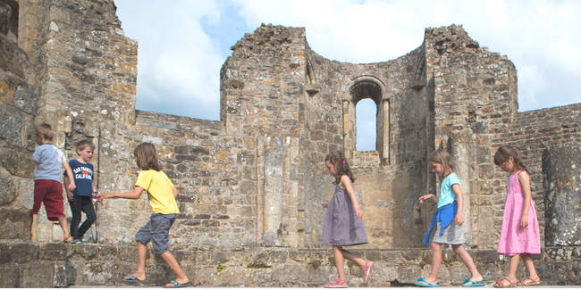 Visite guidée en famille pendant les vacances au Musée de l'Ancienne Abbaye de Landévennec