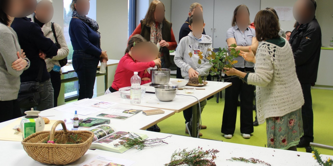 Atelier naturopathie pour ados suite à l'expo "Tout sex'plique" avec Séverine Lafarge au Musée de l'école rurale en Bretagne