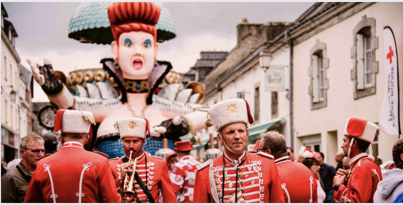 Carnaval à l'ouest : la Cavalcade de Scaër Carnaval à l'ouest : la Cavalcade de Scaër fête ses 100 ans !