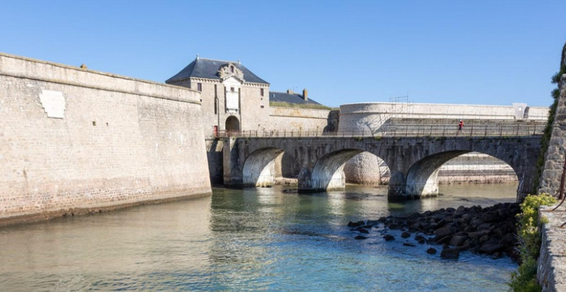 Citadelle secrète : visite guidée originale au Musée National de la Marine de Port-Louis