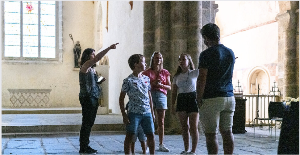 Chasse aux oeufs décorés et fabrication d'un oeuf de lumière à l'abbaye du relec