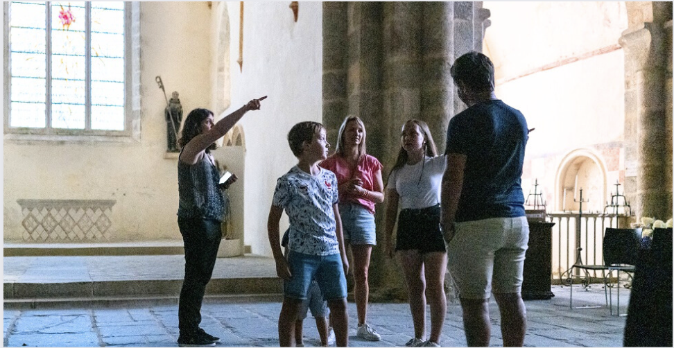 Chasse aux oeufs décorés et fabrication d'un oeuf de lumière à l'abbaye du relec 