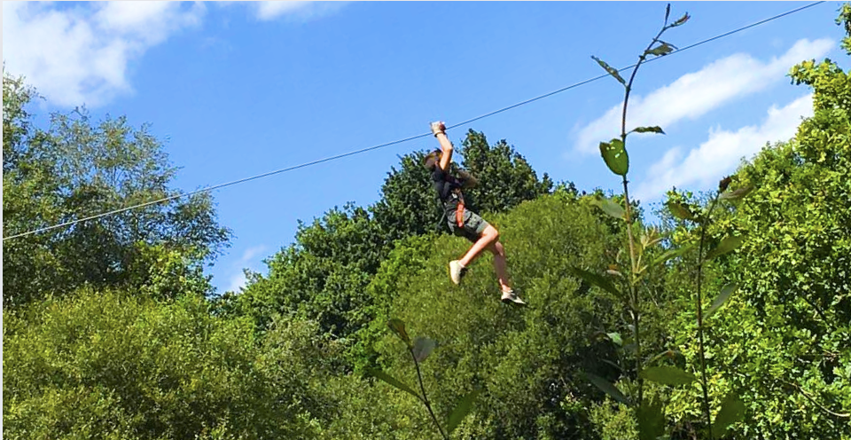 Profitez en famille des activités de pleine nature au parc aventure Adrénature à Melgven