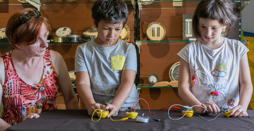 Ateliers électriques à l'Électrothèque du Lac de Guerlédan