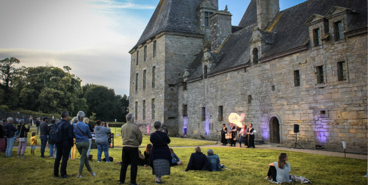 Les Nocturnes de l'Été au Château de Kerjean : Spectacles et Magie de la Renaissance en Famille 