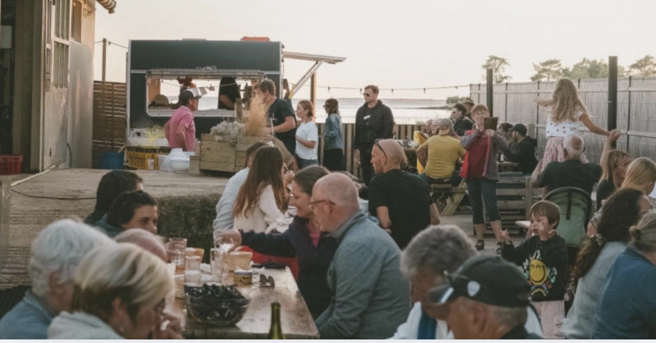 Dégustation d'huîtres au chantier Ker Oysters et accès à l'exposition permanente d'Ostréapolis - Le Tour-du-Parc