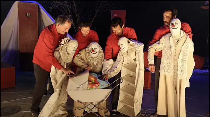 Saga familia – des lustres inconnus - spectacle de marionnettes dès 8 ans - Le Quartz