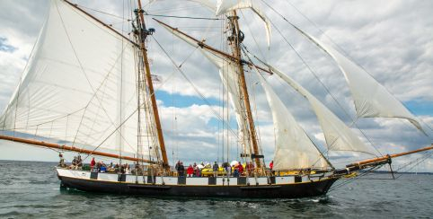 Croisière en famille à bord de la goélette La Recouvrance en rade de Brest