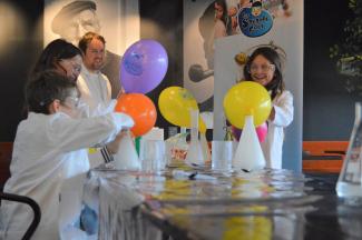 Un anniversaire scientifique spectaculaire à domicile avec Les Savants Fous Brest-Quimper