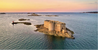 Visite du Château du Taureau en famille en baie de Morlaix 