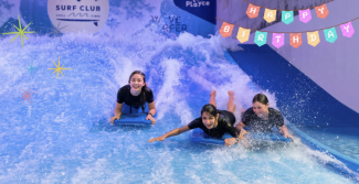 Anniversaire surf indoor à La Playce à Quimper : une fête qui fait sensation !